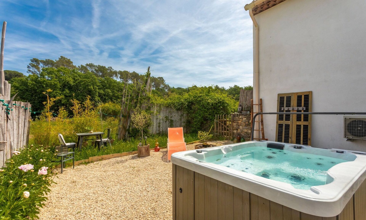 Besse-sur-Issole House | Holiday Home “Petit Paradis” with Wi-Fi and Air Conditioning