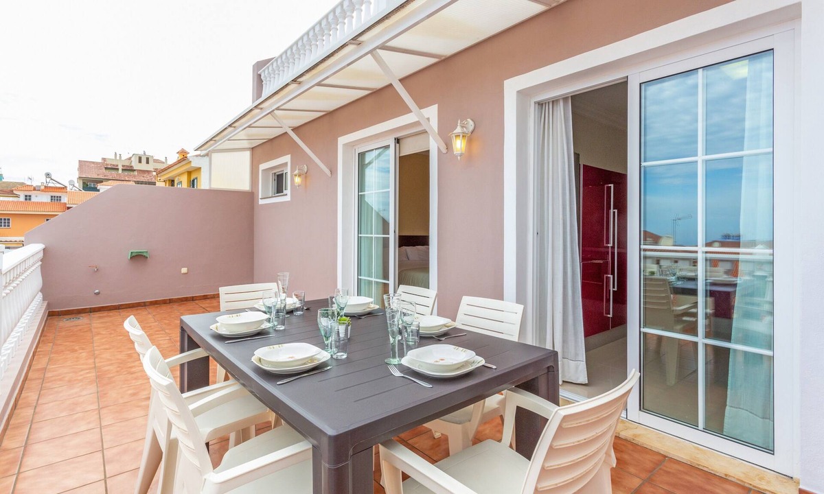 La Orotava House | Holiday Home 'Villa Teide' with Sea Views, Private Terrace and Wi-Fi