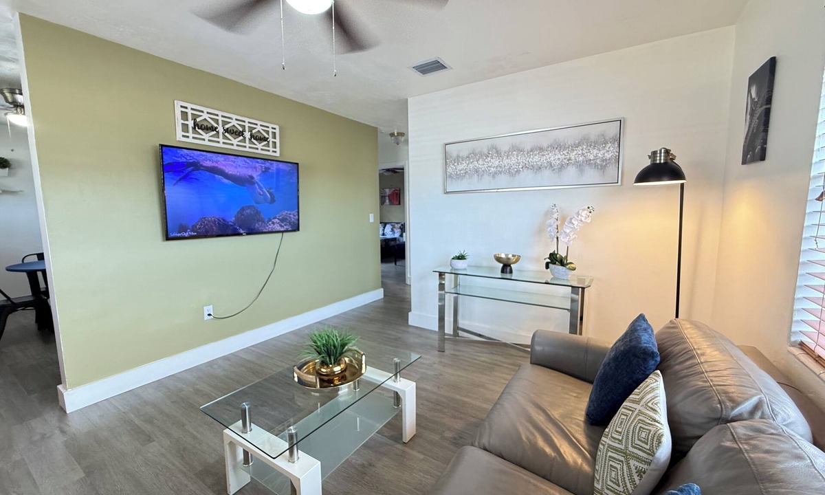 Olympia Heights House | Home Sweet Home Near Malls Airport Highway