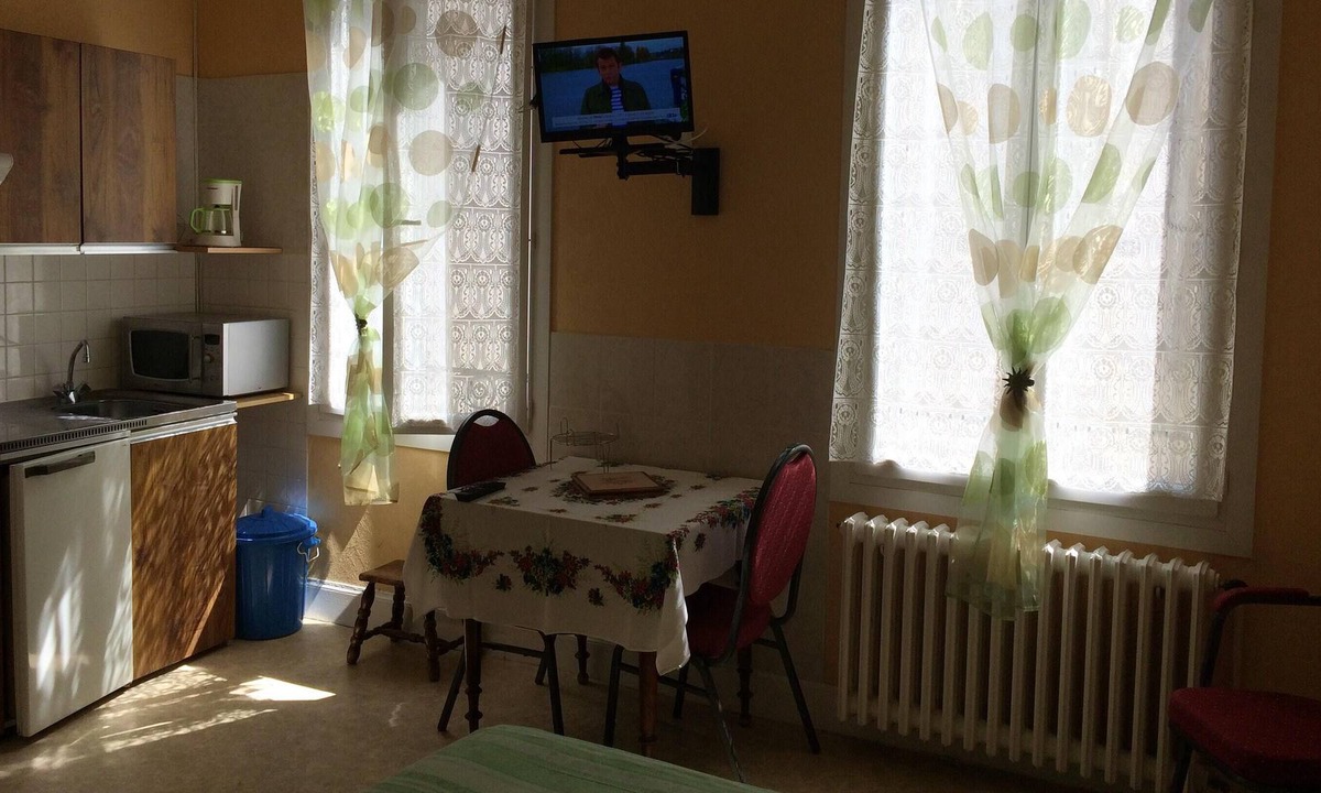Neris-les-Bains Apartment | Homerez - Amazing studio for 2 ppl. with garden at Néris-les-Bains