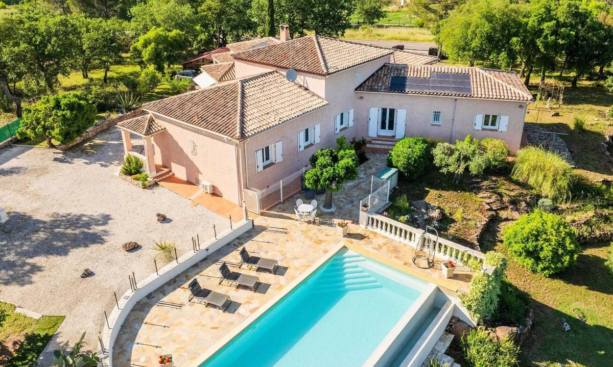 Repenti Apartment | Homerez - Apartment Le Luc