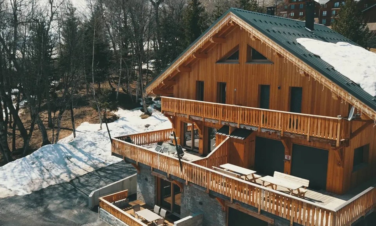 Saint-Sorlin-d'Arves Ski Chalet | Homerez - Chalet in Saint-Sorlin-d'Arves