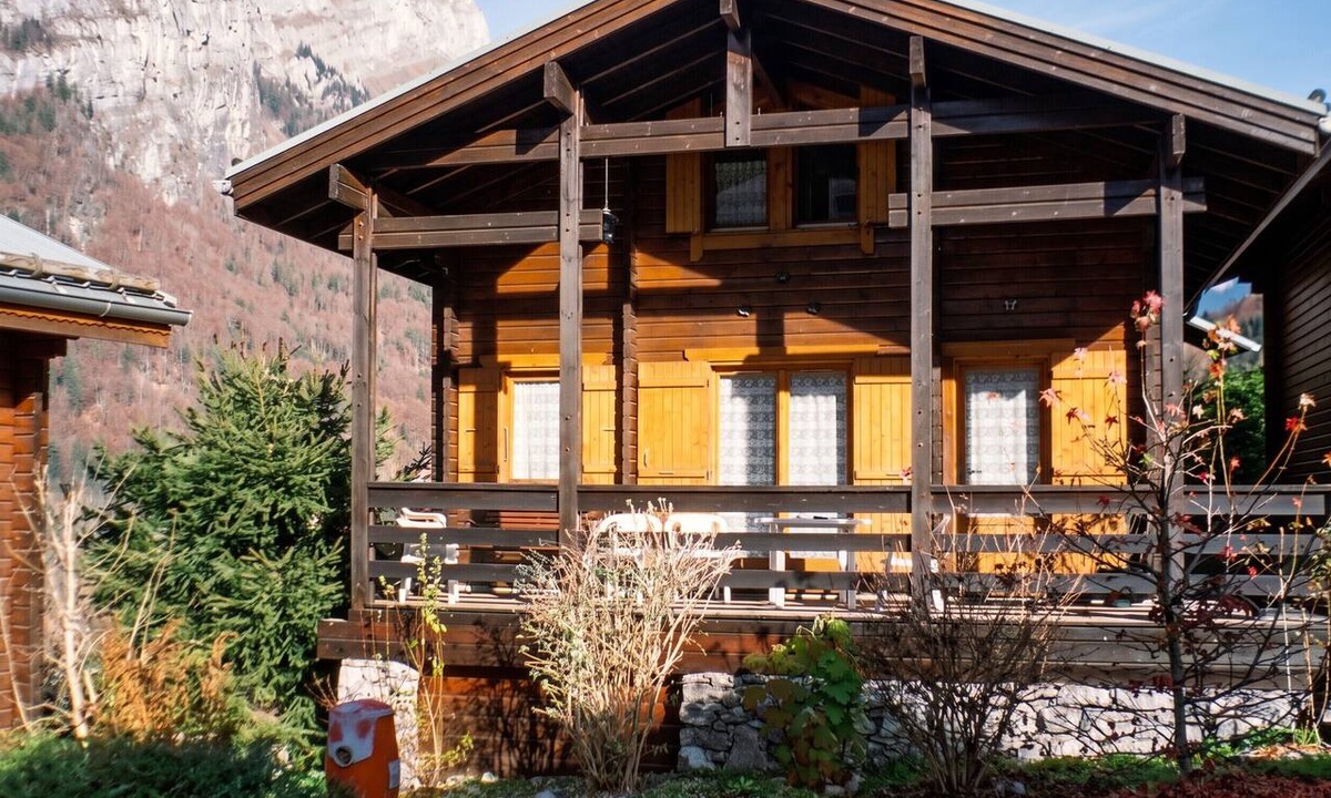 Sixt-Fer-a-Cheval Ski Chalet | Homerez - Chalet Sixt-Fer-à-Cheval, mountain view