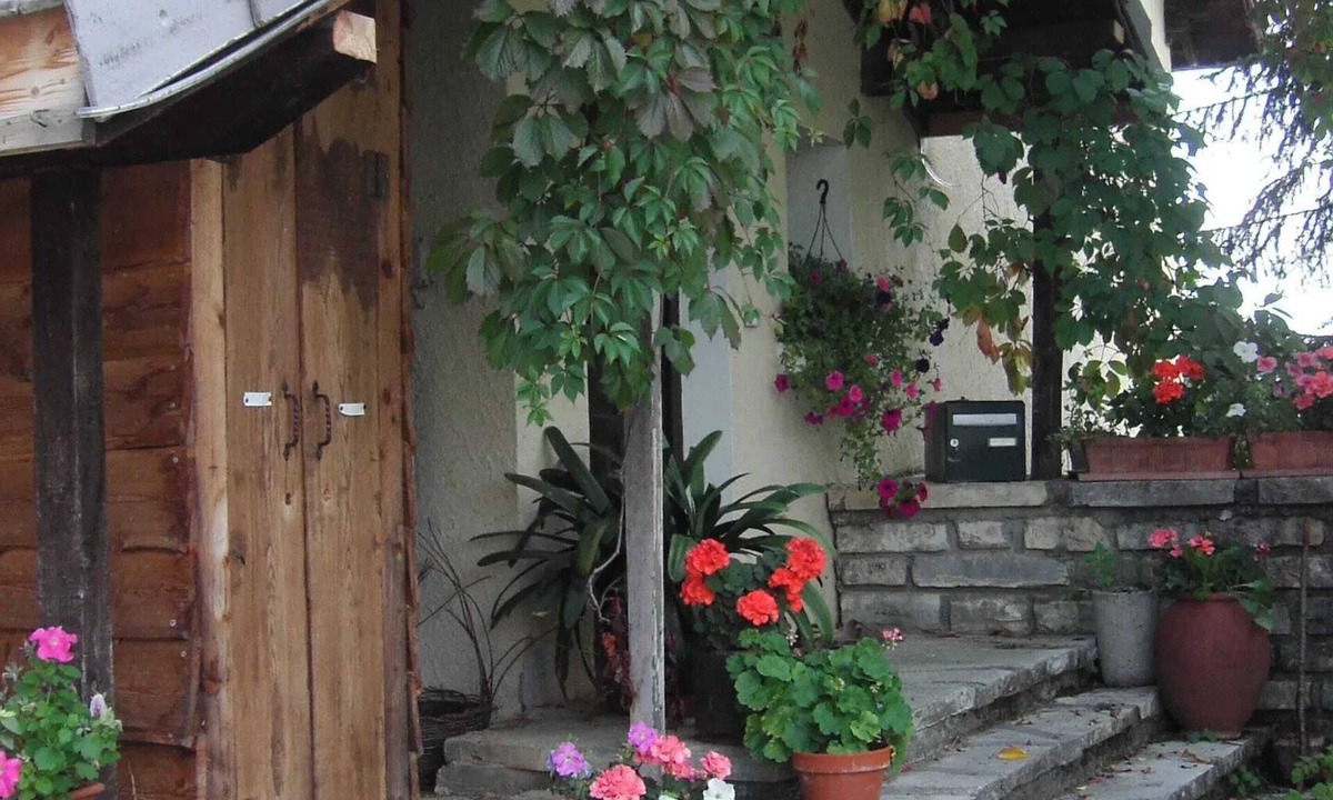 Saint-Leger-les-Melezes House | Homerez - House in Saint-Léger-les-Mélèzes