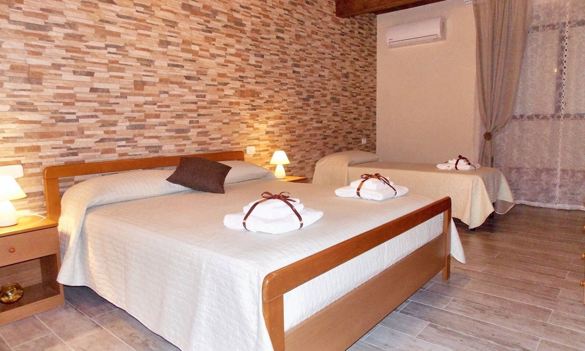 Frascineto House | Homerez - House in Frascineto - Parking