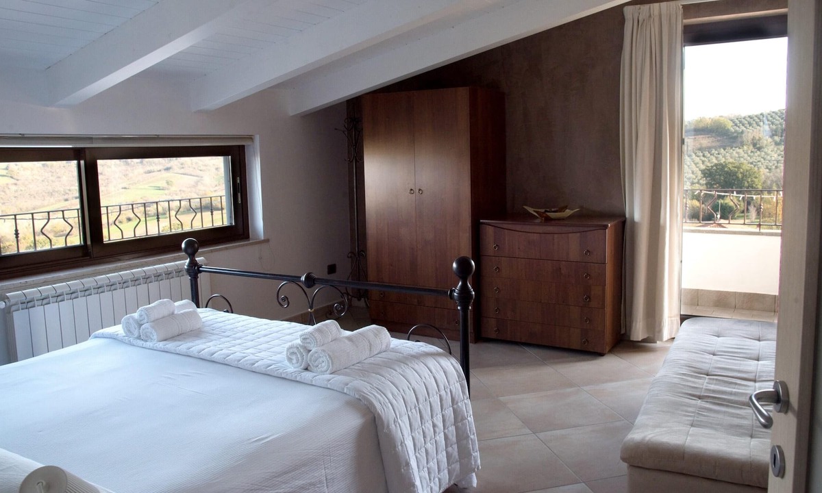 Caiazzo House | Homerez - Nice house for 6 ppl. with shared pool and garden at Bosco di Caiazzo