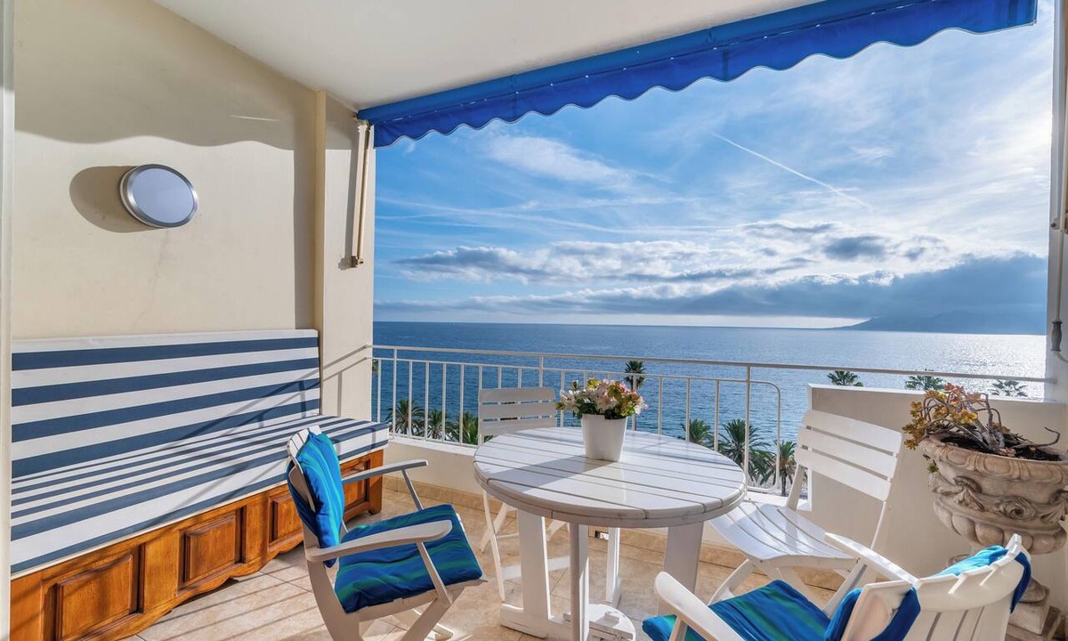 Le Suquet Apartment | Homerez - Seaview apt Cannes