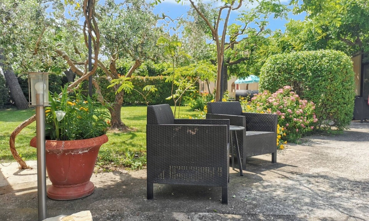 Sorgues du Comtat Villa | Homerez - Spacious villa with private pool in Bédarrides + 220 m² + Near Avignon