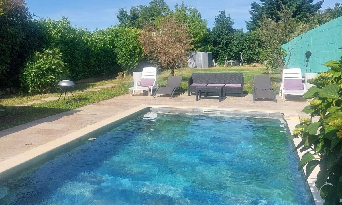 Saint-Fons Villa | Homerez - Villa in Saint-Fons
