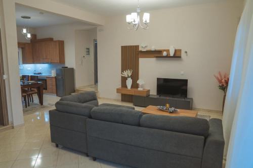 Ydraia Apartment | HomeSweetHome