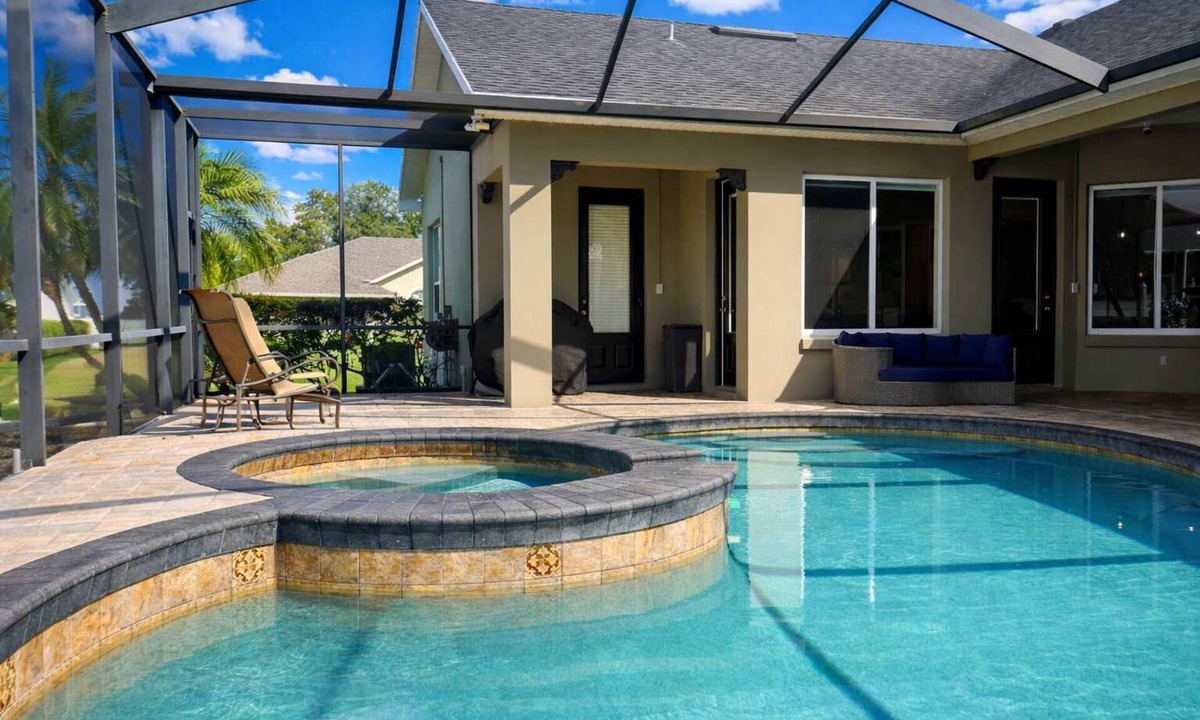 Lakeland Highlands House | Hot tub retreat - near Tampa & Orlando