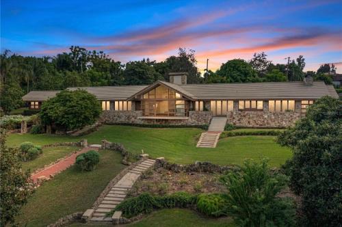 Lake Wales House | Hotel-Style Private Suite-Lake View-Gardens