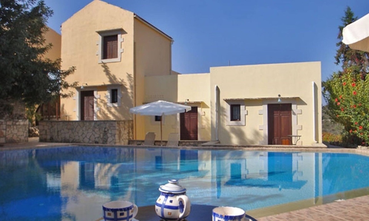 Douliana Condo | House in small village close to beaches