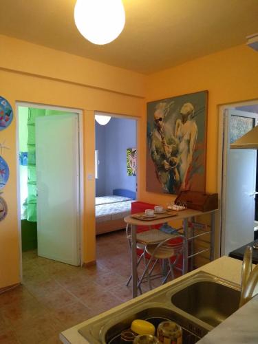 Nea Mesagkala Apartment | House of colors