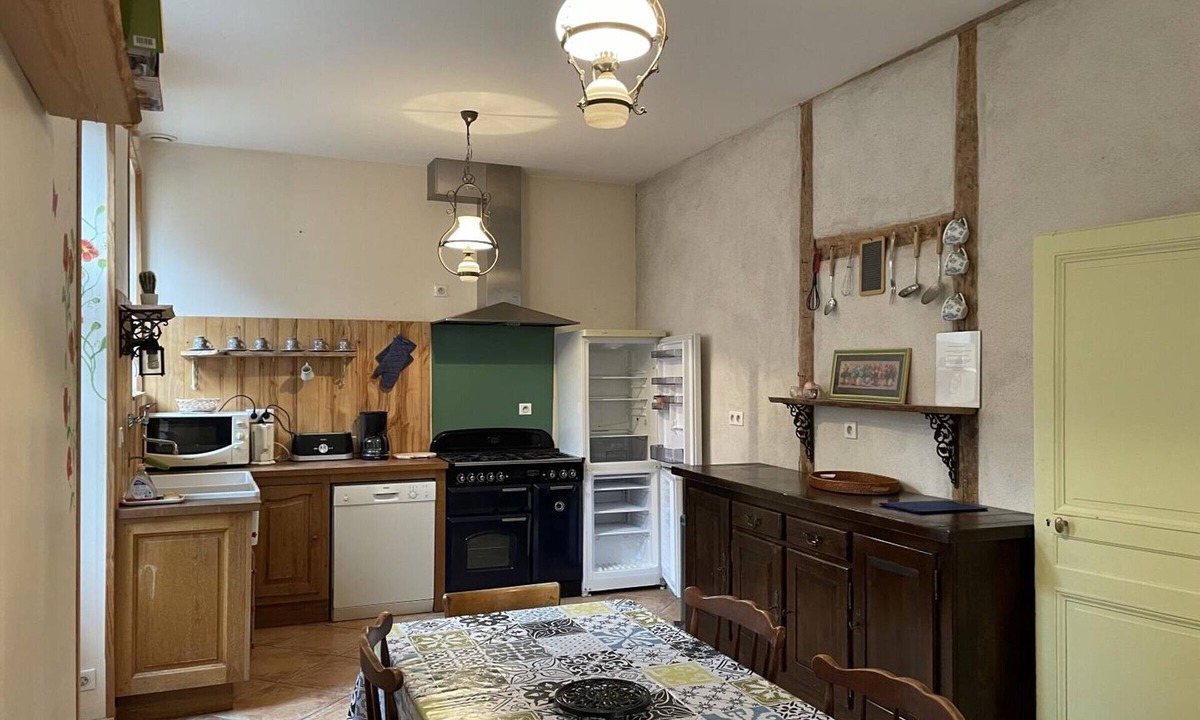 Ainay-le-Chateau Cottage | House, pets allowed - 6 guests