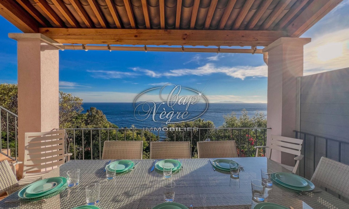 Rayol-Canadel-sur-Mer Ski Chalet | House with sea view for 8 people + 1 child in Rayol-Canadel