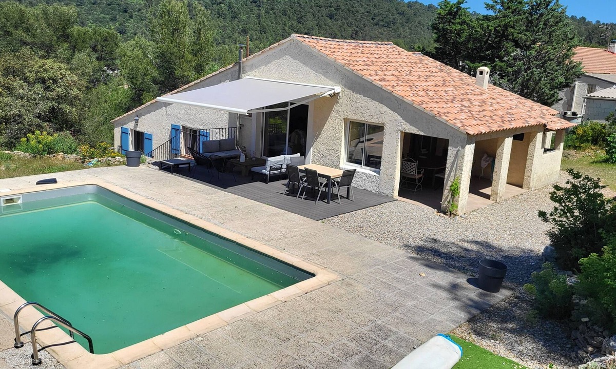 Gareoult Villa | House with view for 8 people in Provence 30mm from the sea