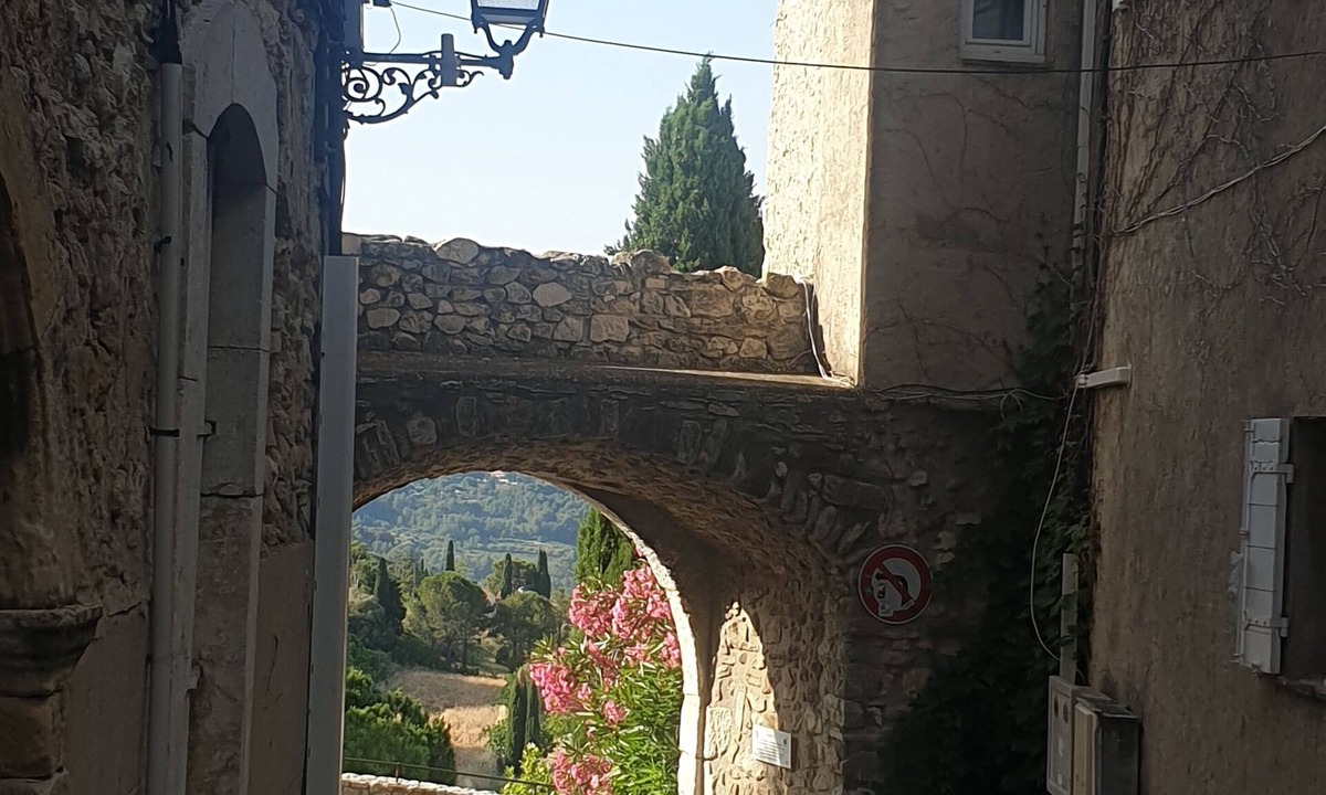 Village of Castellet Apartment | howling, a house in the ramparts