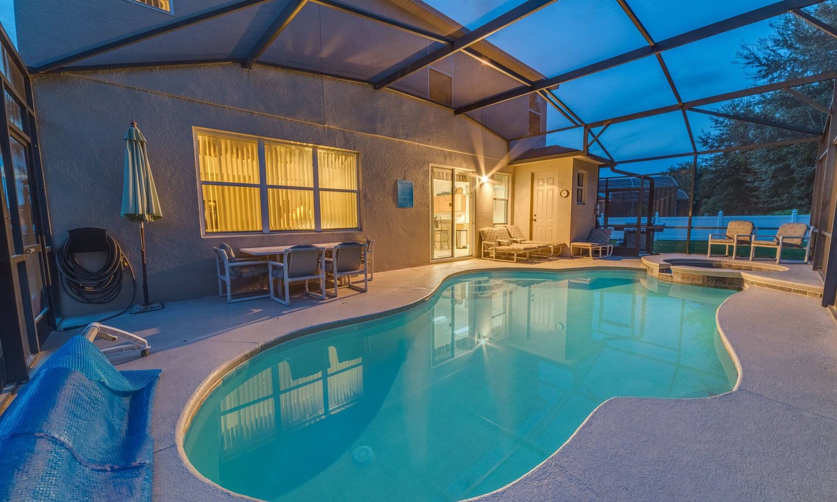 Legacy Park Villa | ⭐HUGE 5 Bed 4 Bath (3 en-suites) South Fc Pool, Games Room, 20 mins to Disney⭐