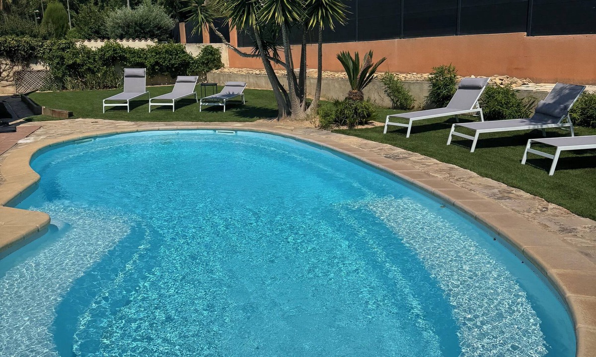 Saint-Cyr-sur-Mer Villa | Ideal villa between beach and village