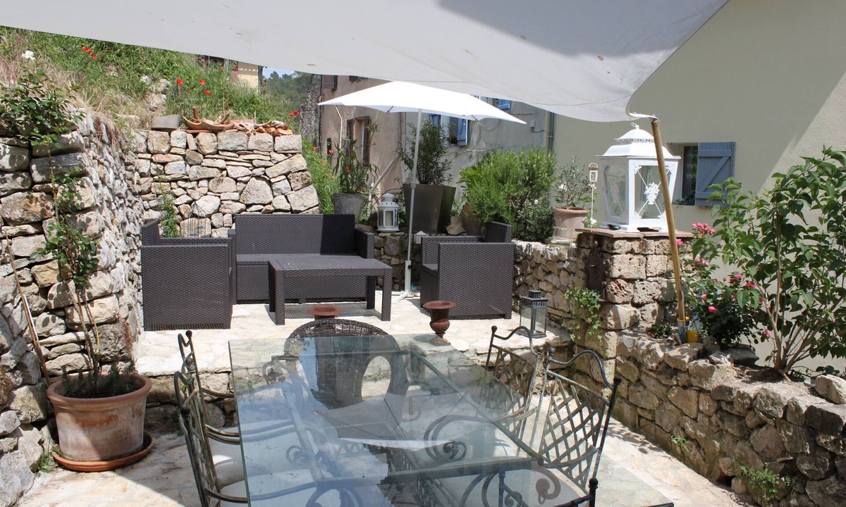 Entrecasteaux House | In the center of the historic village, charming house full of character
