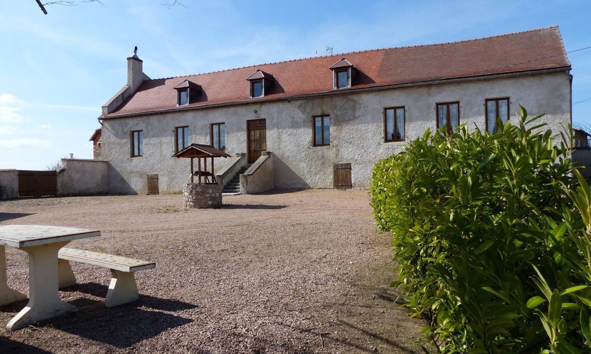 Arfeuilles Cottage | Independent house with garden, pets allowed, near Vichy