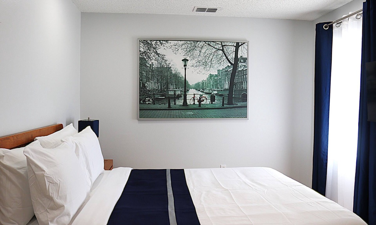 Lakeland House | Indigo City Escape