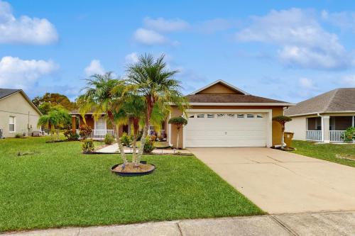 Crescent Lakes House | Inviting pool home with tranquil pond view near theme parks & attractions