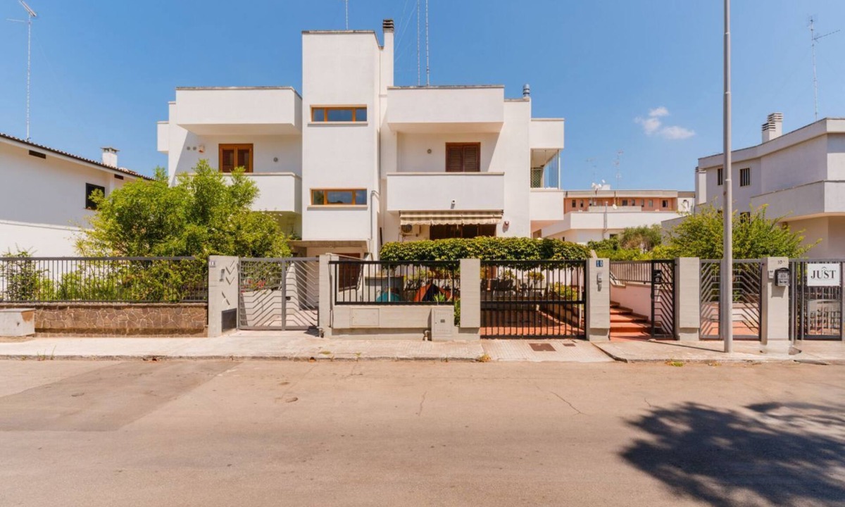 Lecce House | IRIS - Lecce Selection