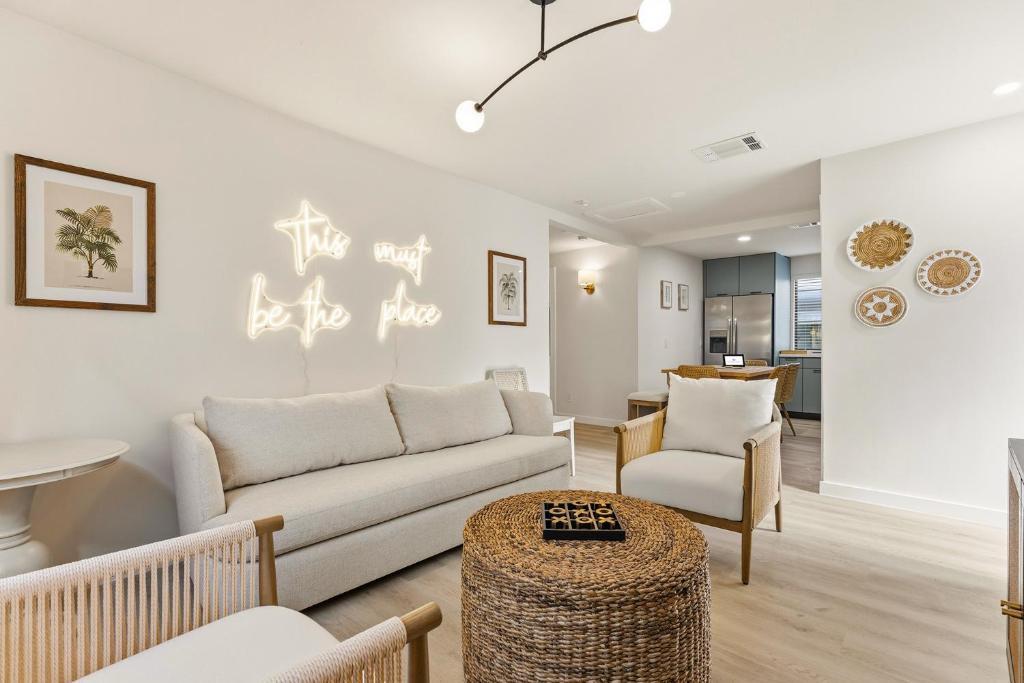 Flamingo/Lummus Apartment | Jefferson Avenue Suites