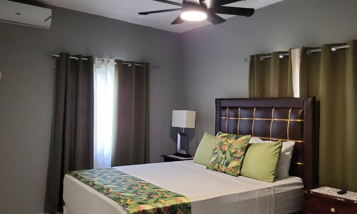 Runaway Bay House | Kingsbird By The Sea- Cozy 1 Bedroom