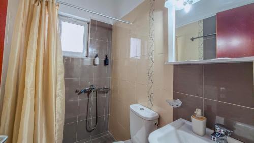 Isthmia Apartment | Kyras Vrysi Retreat Mountain Views & BBQ