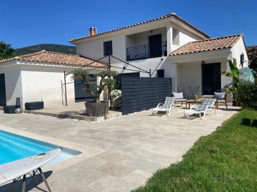Preconil House | L'Elyvette