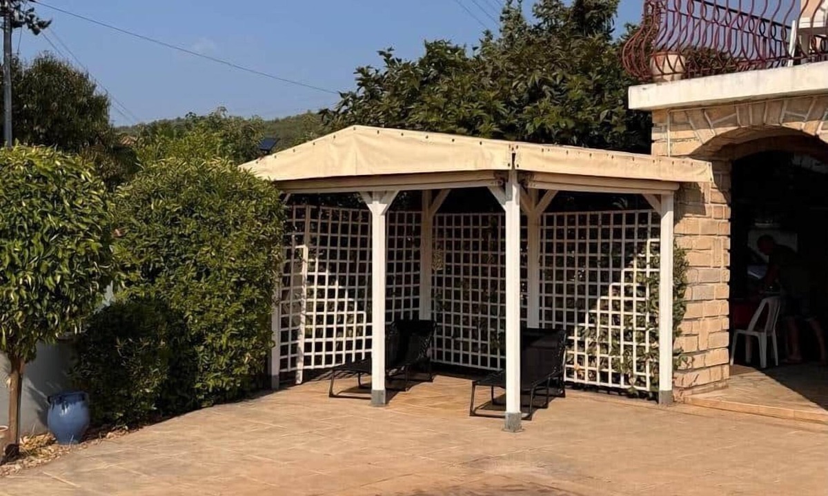 Le Luc House | La Bastide des Gayants : garden, swimming pool, wifi