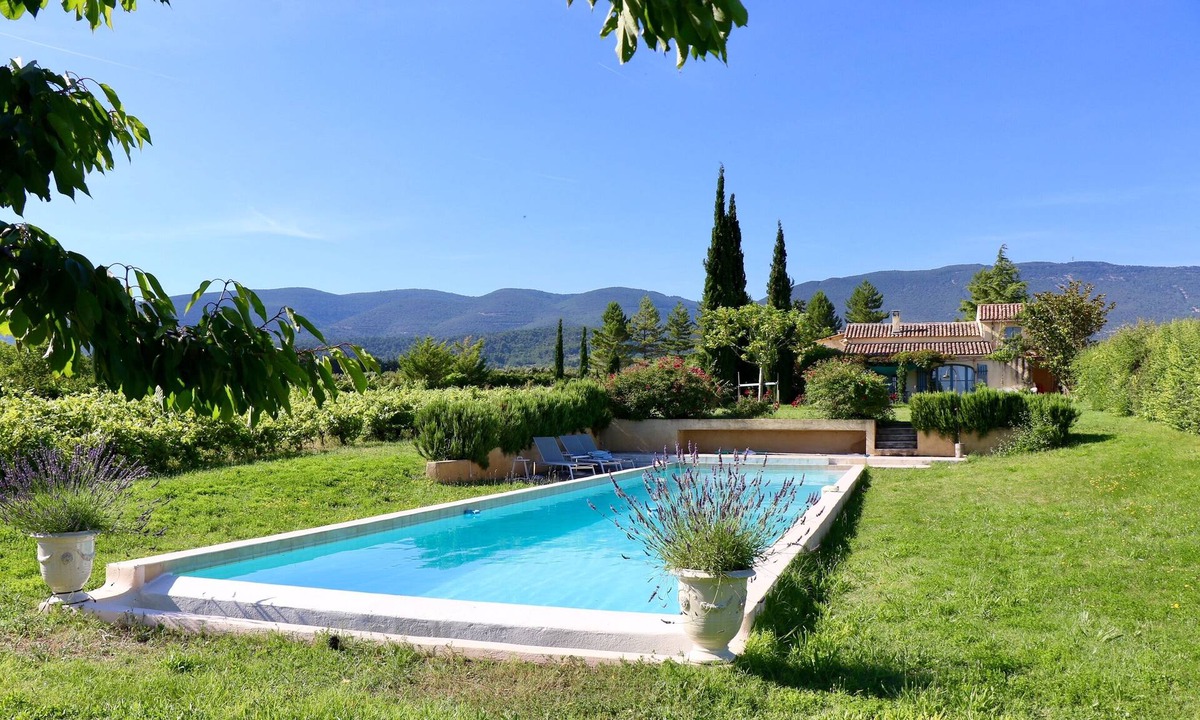 Cucuron Apartment | La Bastide des Vasses/L atelier - Romantic & cosy hideaway (3 pax maximum)