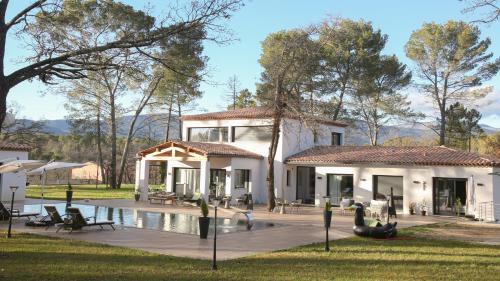 Saint-Paul-en-Foret House | La brise Provençale