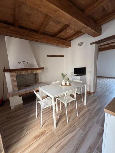 Montefranco Apartment | La Casetta Sottosopra