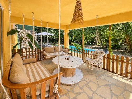 Saint-Paul-en-Foret Apartment | La Cigale- Rez de villa avec piscine et jaccuzzi