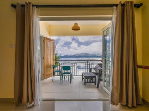 La Passe Apartment | La Digue Coral Self Catering Apartments-Beachfront