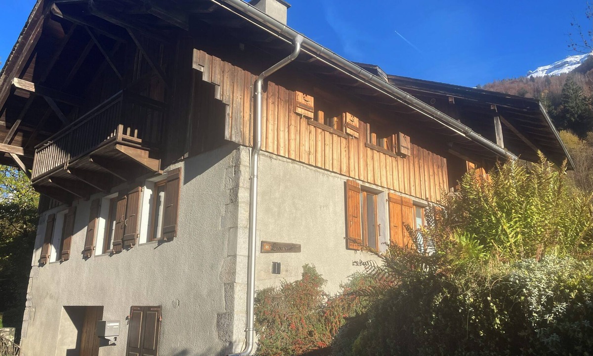 Sixt-Fer-a-Cheval Apartment | "La Faverge", a modern, warm 60m2 apartment in the L'eau vive chalet