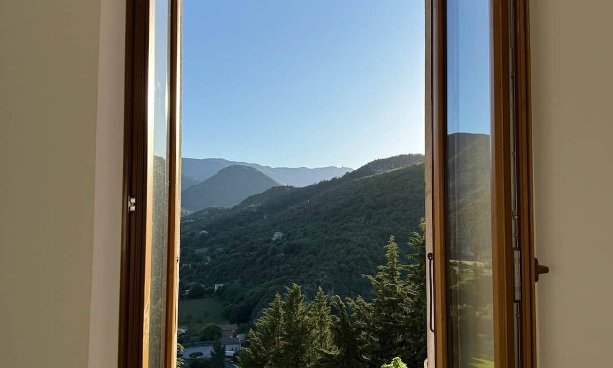 Montbrun-les-Bains Apartment | La Fenêtre sur le Ventoux