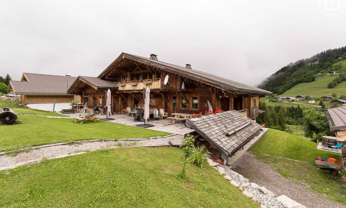 Notre-Dame-de-Bellecombe House | LA Ferme DES Georgieres