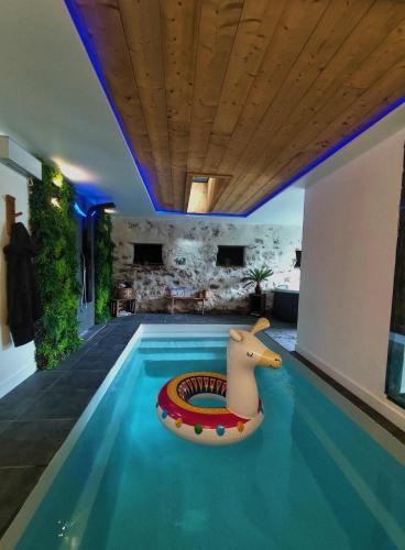Lathuile Apartment | La Grange Piscine Indoor Pool and Spa Lake Annecy