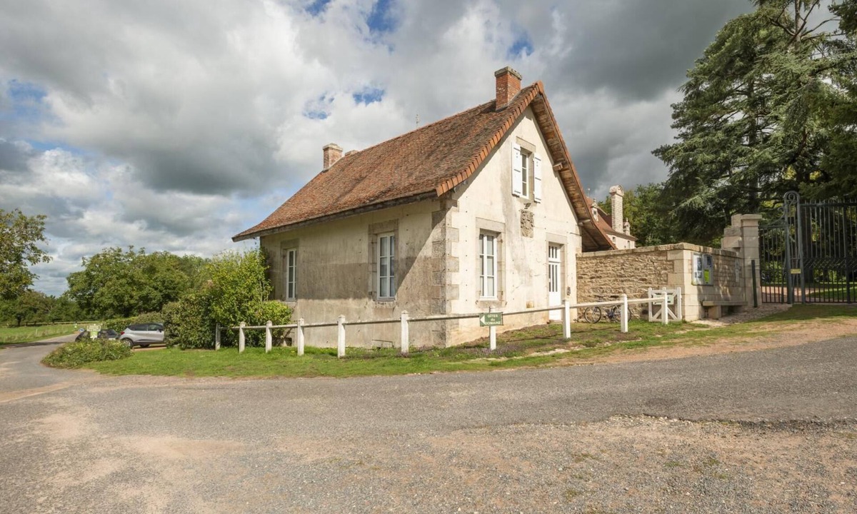 Saint-Bonnet-de-Joux House | La Maison de la Grille
