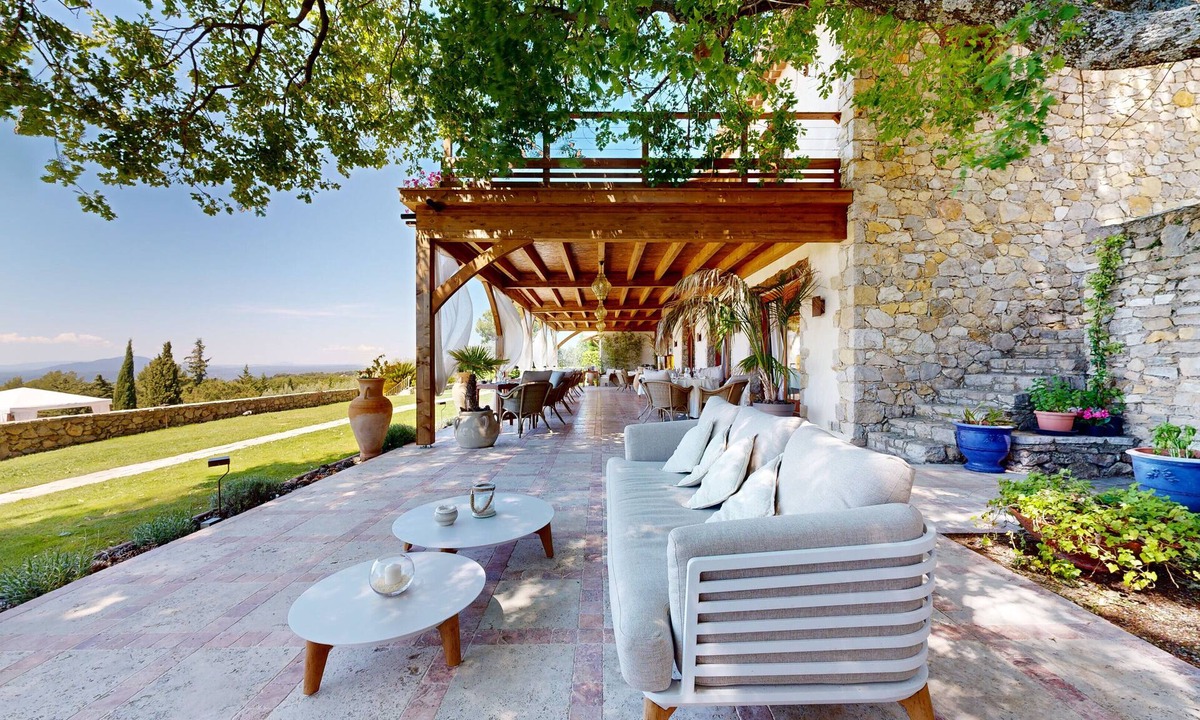 Tourtour House | La Petite Auberge
