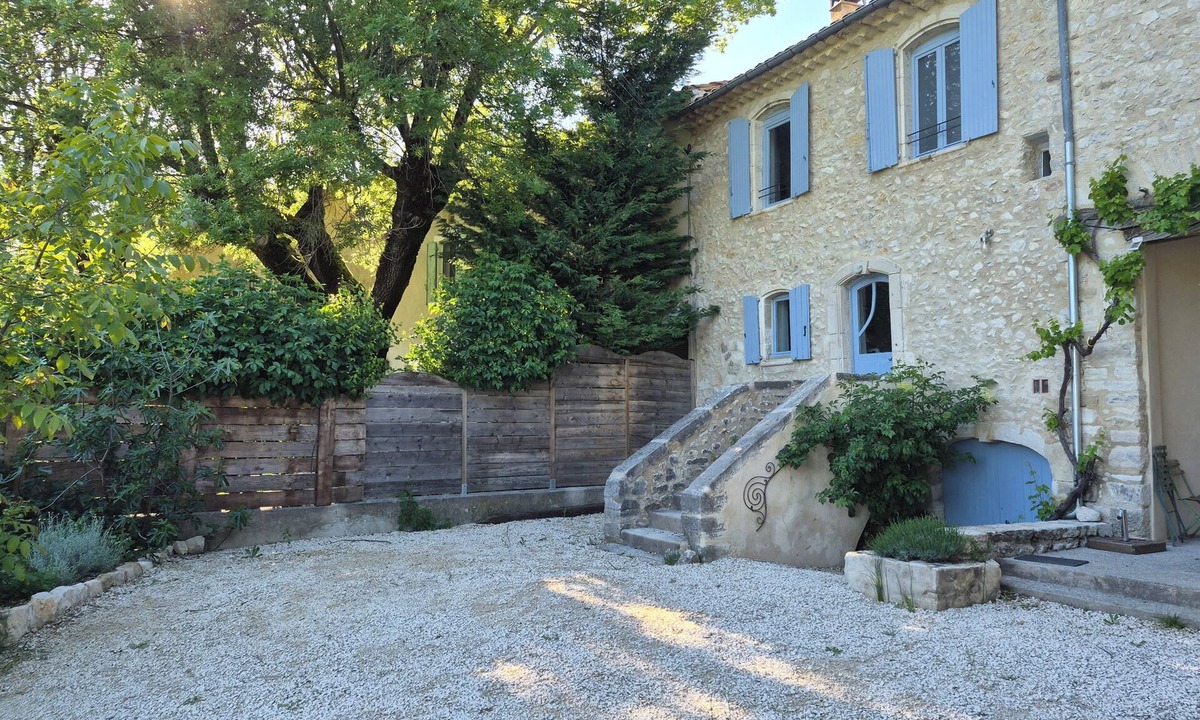 Sault House | La Robine, Charming house in Provence. Garden and terrace on the banks of the Nesque river