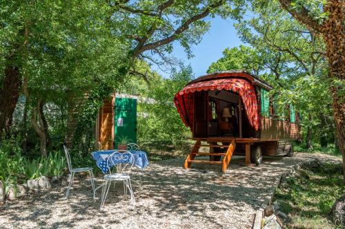 Grignan House | La Roulotte Authentique