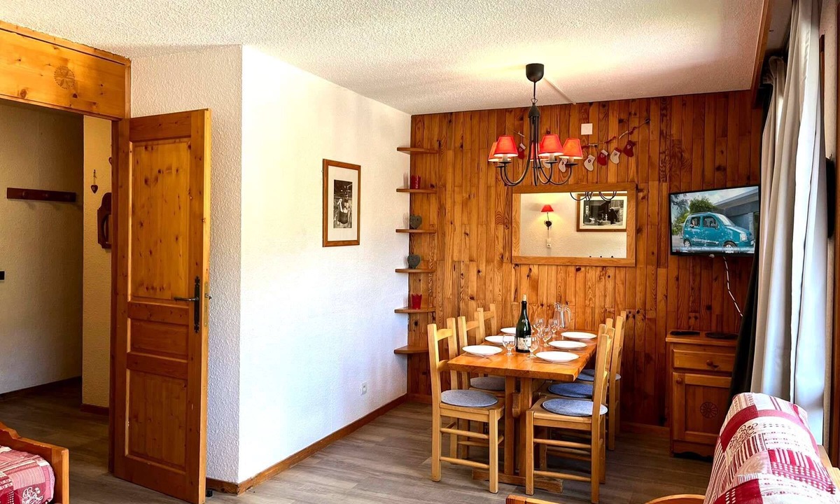 Valmorel Apartment | La Souche 15 - Roomy 2-room apartment close to the village centre