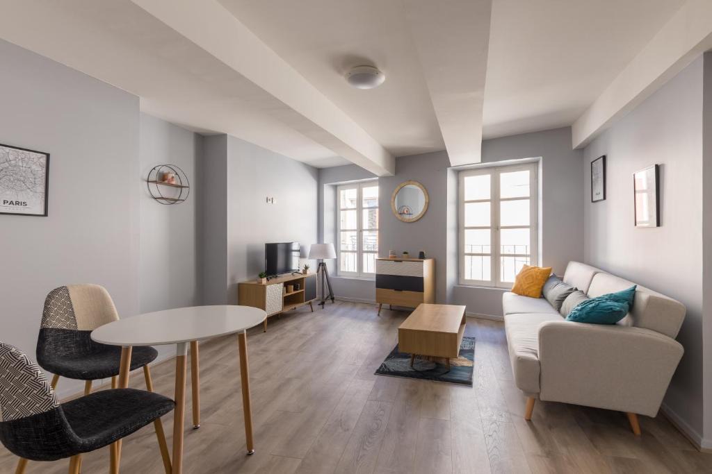 Aubenas Apartment | La Tour - Appt climatisé pour 2