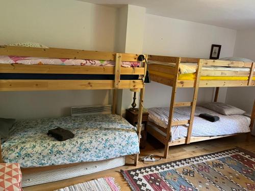 Monts et Vallees Ouest Creuse Bed & Breakfast | labalade chambre pelerin